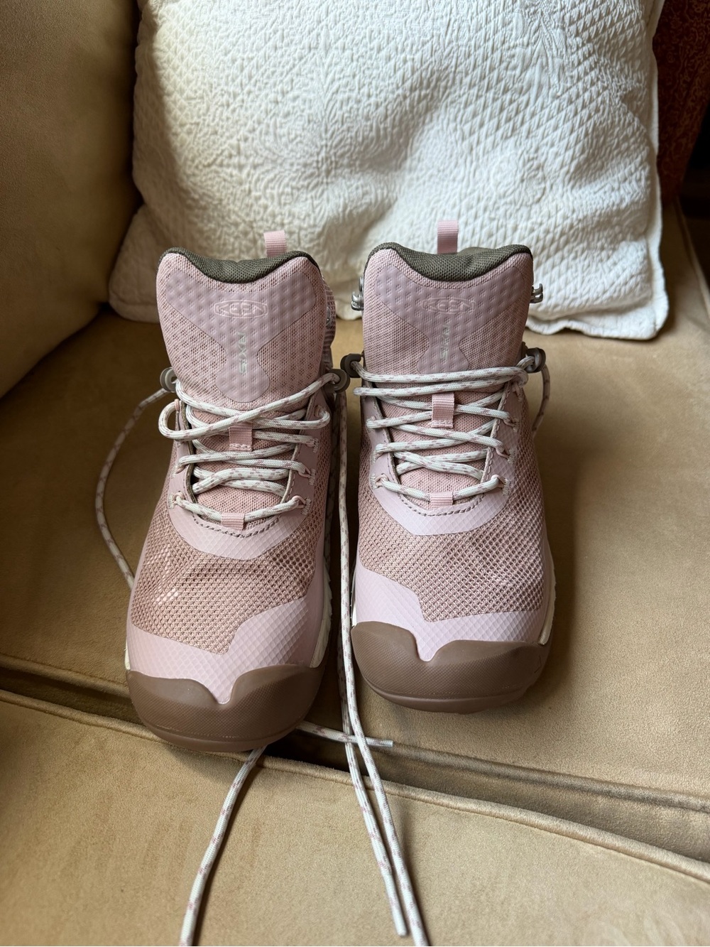 KEEN NXIS EVO Mid Waterproof Hiking Boots Women’s 8 Fawn Peach Whip Pink NWOT